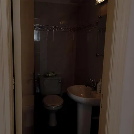 Eat Well Sleep Well * Lárnaca